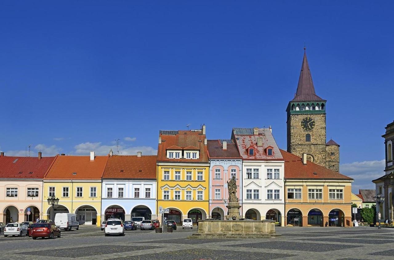 soukromý pokoj s vlastní kuchyní a koupelnou Jičín Exteriér fotografie