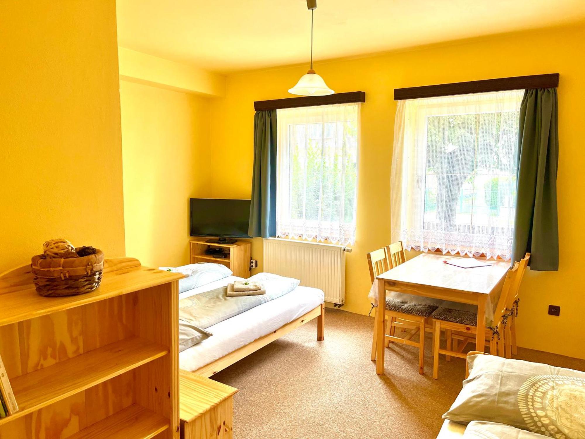 soukromý pokoj s vlastní kuchyní a koupelnou Jičín Exteriér fotografie