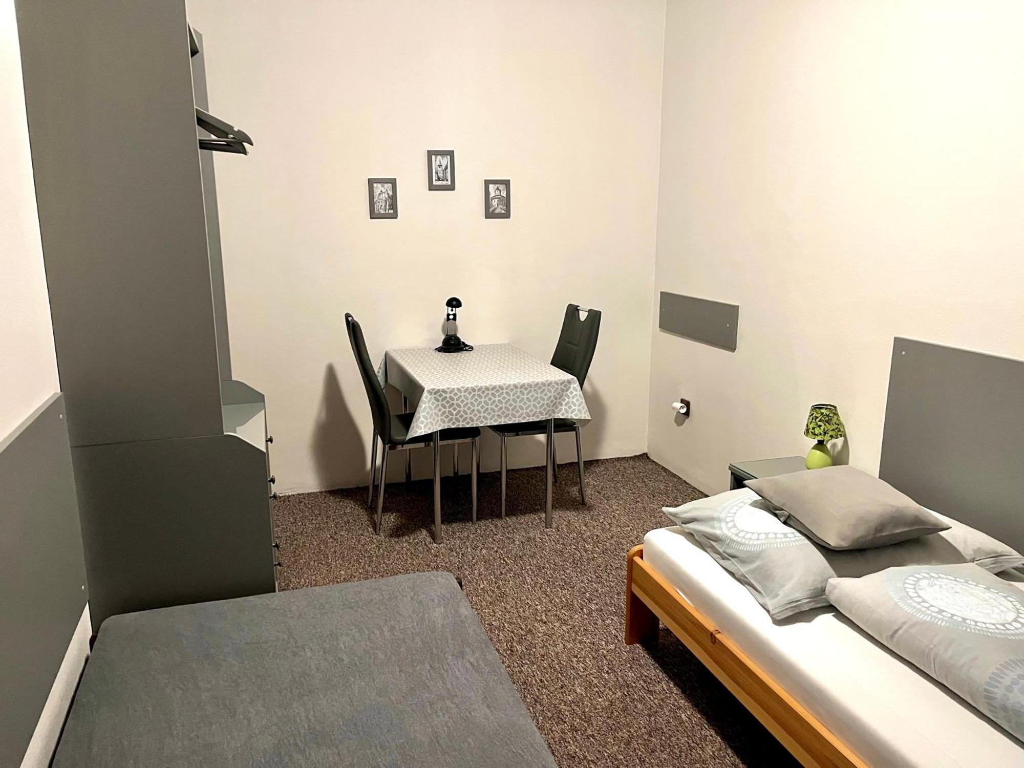 soukromý pokoj s vlastní kuchyní a koupelnou Jičín Exteriér fotografie